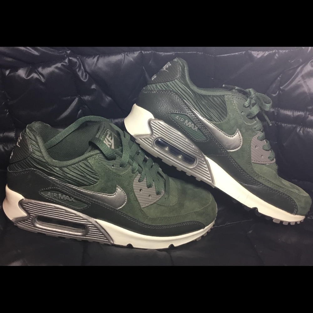 Nike Air Max 90 Leather and Suede Olive Green